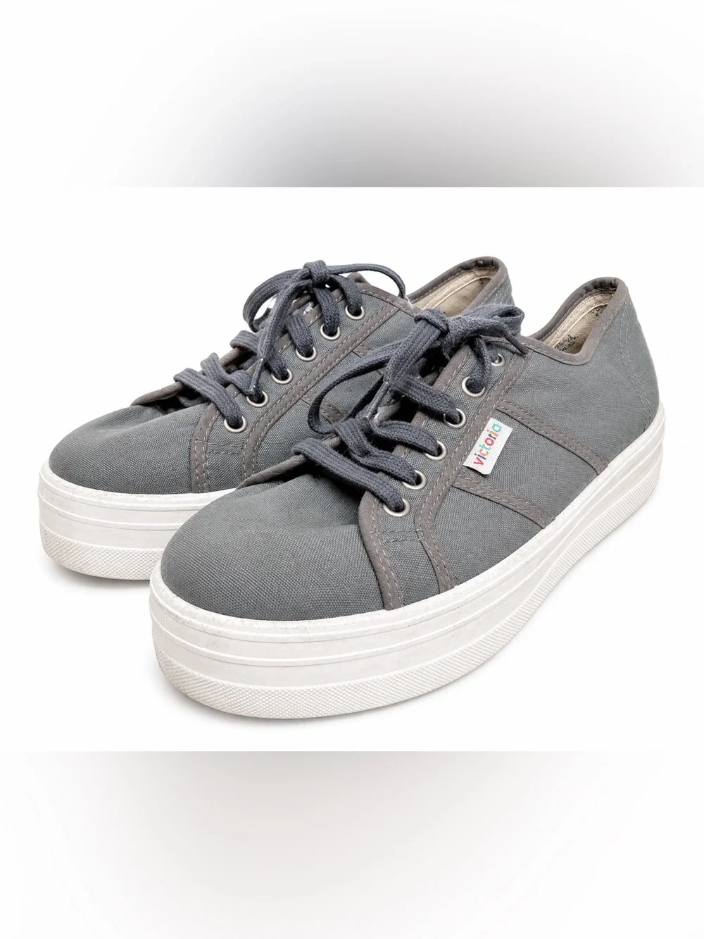 Victoria Gray Canvas Platform Sneakers - Casual Lace-Up Shoes. Size: 39/US 8.5